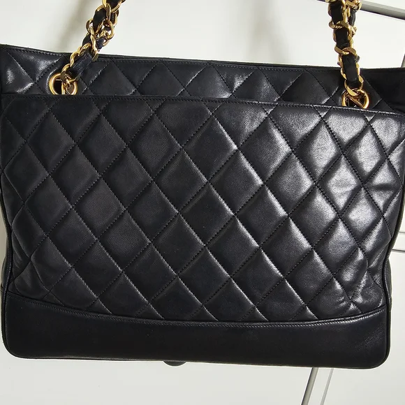 CHANEL Vintage Black Quilted Leather Shoulder Bag - Picture 3 of 16